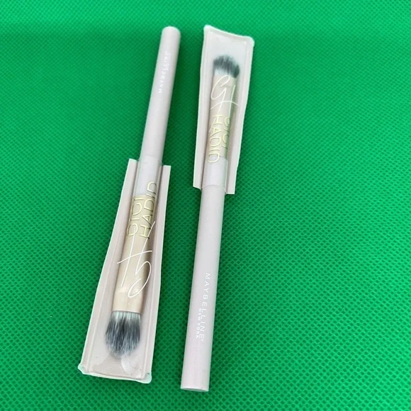 Maybelline Gigi Eye Center Brush- 2PC