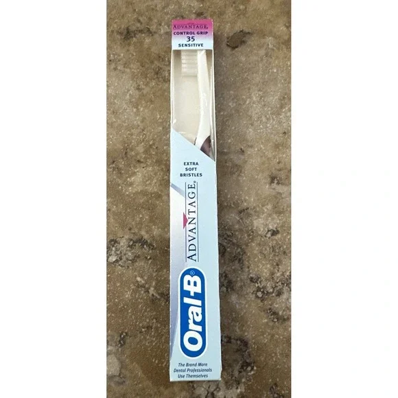 Oral-B Advantage Toothbrush Clear 35 Soft Straight 1996 Vintage Brand New