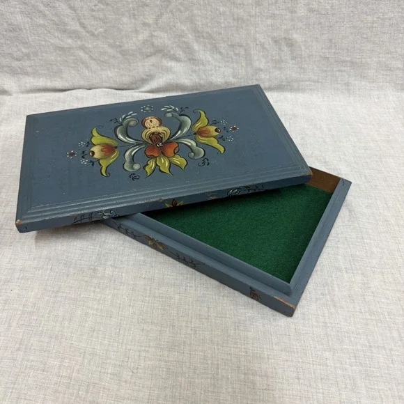Vtg Scandinavian Folk Art Hand Painted Wood Keepsake Box Rosemaling Felt Lined