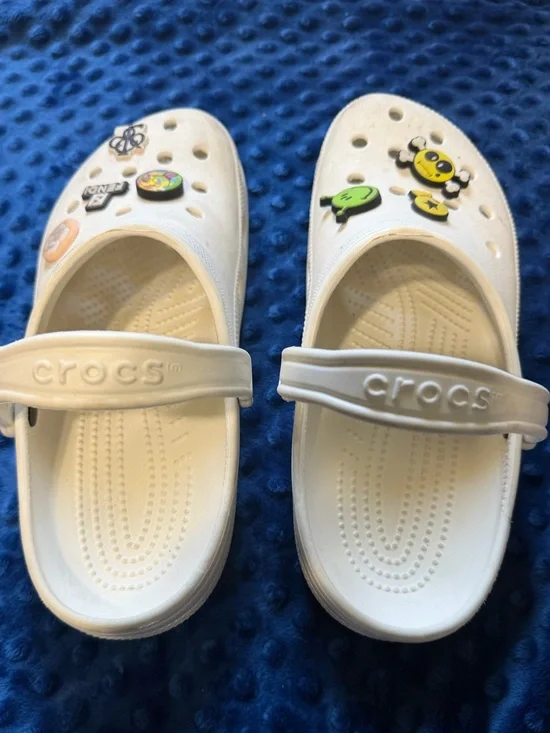 CROCS Men’s Classic Clog in White with Jibbitz Charms | Size 11