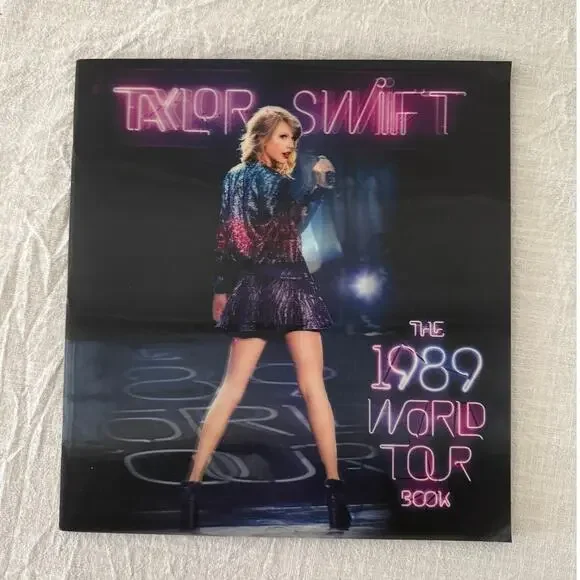Taylor Swift 1989 World Tour 2014 Souvenir Photo Book Hologram Lenticular Cover