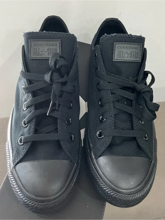 Converse‎ Black Low Top Canvas Sneakers