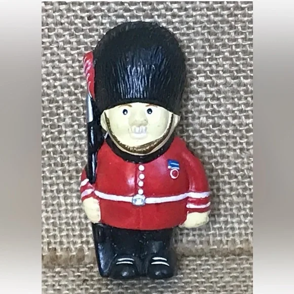 Vintage Yarto Beefeater British Royal Guard Magnet Rare Novelty Fun