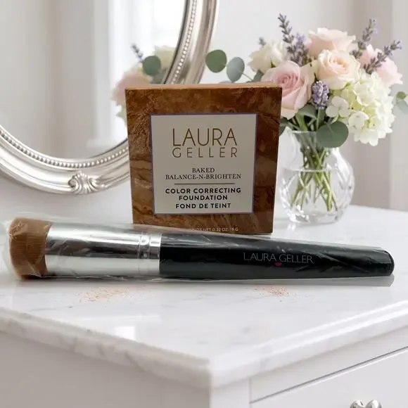 Laura Geller Baked Balance-N-Brighten Powder Foundation + Face Brush Set