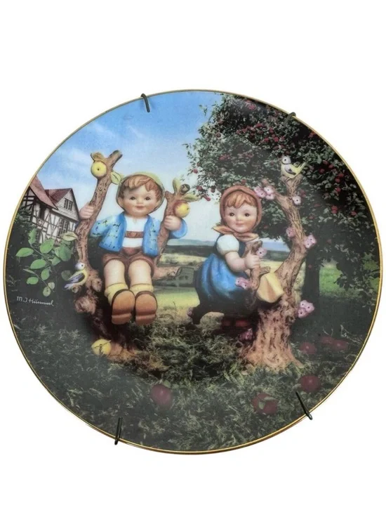 Vtg 1989 M.I. Hummel Apple Tree Boy‎ & Girl Little Companions Danbury Mint Plate