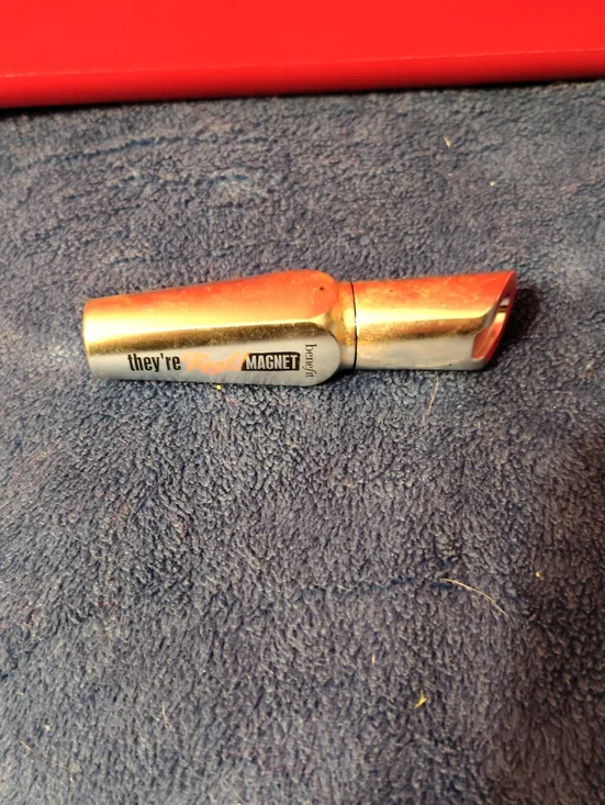 Benefit Cosmetics Magnet Mascara  - Red
