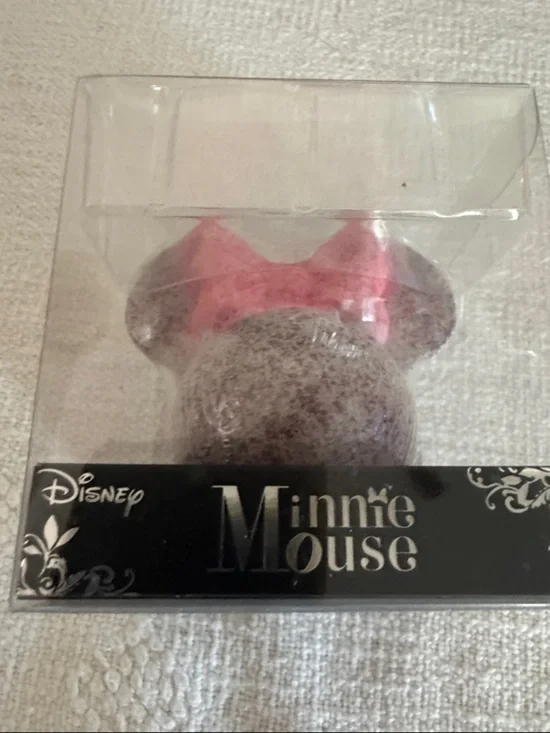 Minnie Mouse bath bomb