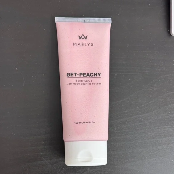 Maelys get peachy booty scrub
