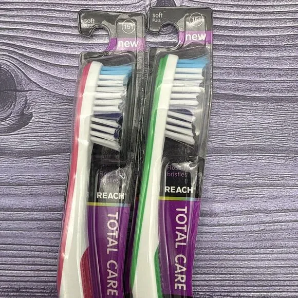 2 Lot REACH Total Care + Floss Clean Toothbrush Soft Professional VINTAGE 151