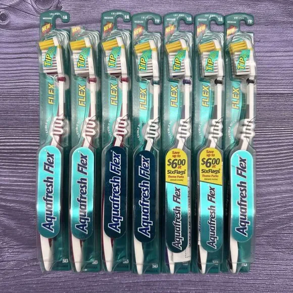 7 LOT Vintage 1999 Aqua Fresh Flex Tip Toothbrush MEDIUM Bristles Tri-Cut 18 NOS