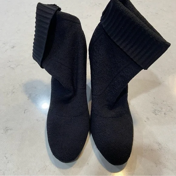 CHARLES by Charles David knit bootie size 7 1/2