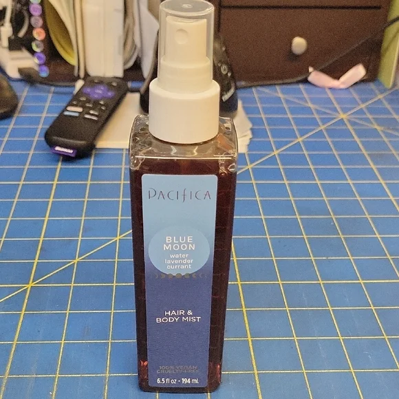 Pacifica Blue Moon Hair & Body Mist Water Lavender Currant 194ml Spray Bottle