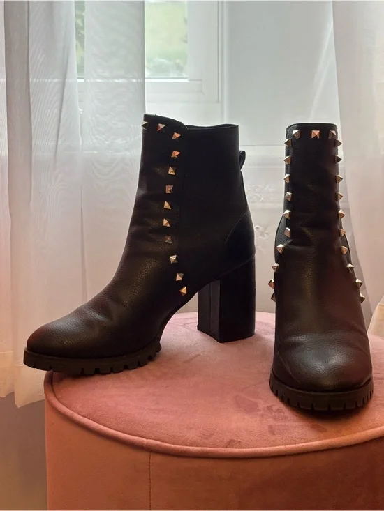 Steve Madden Black Pyramid Stud Block Heel Ankle Boots