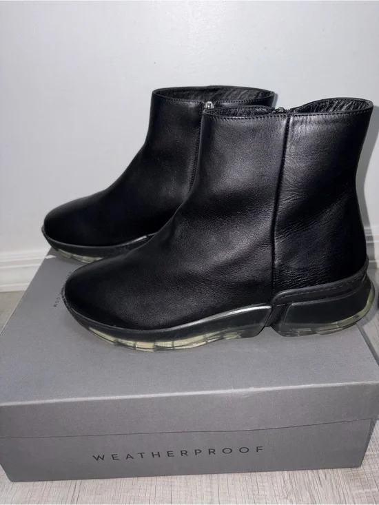 Aquatalia Black Leather Ankle Booties with Clear Cushioned Sole