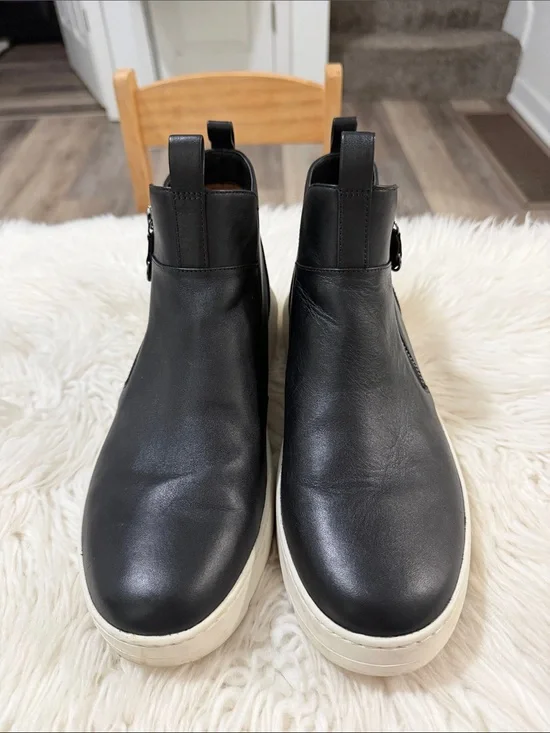 Vionic Black Leather Ankle Booties with White Platform Sole Size 9.5