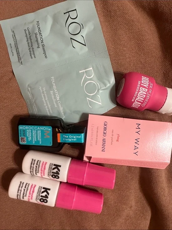 Assorted Women’s Makeup & Hair Care Set — Pink Accent