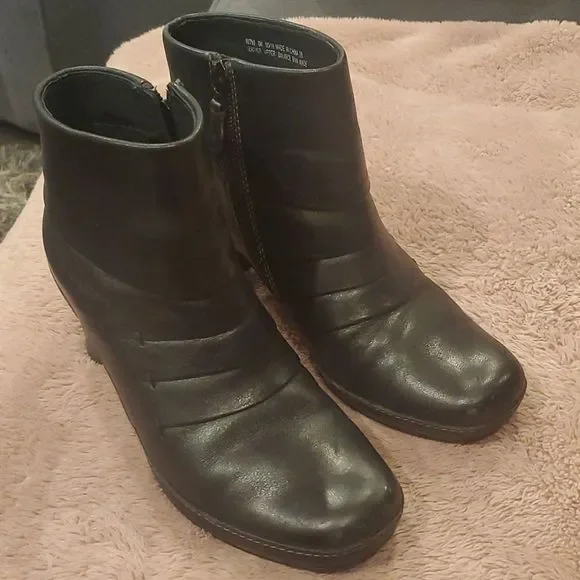 Clarks Artisan Heeled Boots 6
