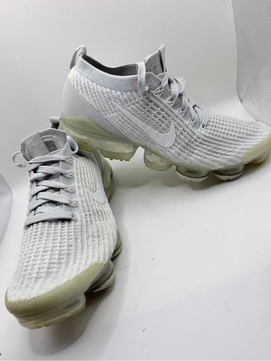 Nike Women's Light Grey/White Vapormax Flyknit Athletic Shoes