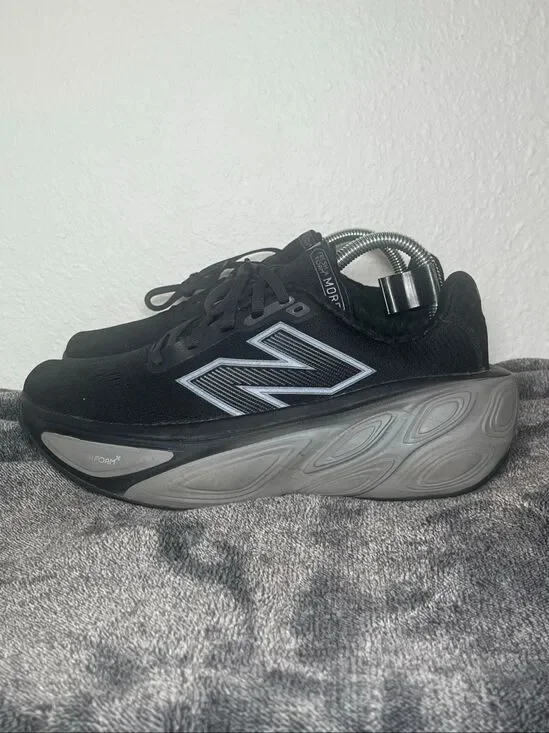 New Balance Fresh Foam X More v5 Black Running Shoes WMORLK5 Women’s Size 9