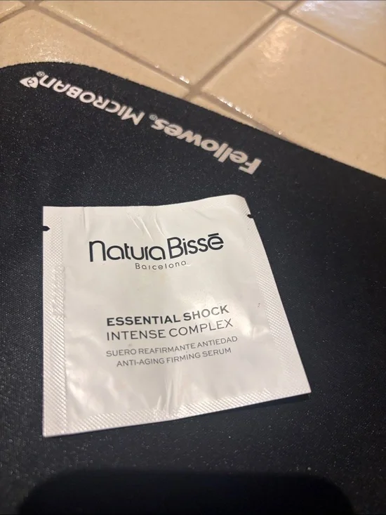 Natura Bissé Essential Shock Intense Complex Anti-Aging Serum Sachet - White