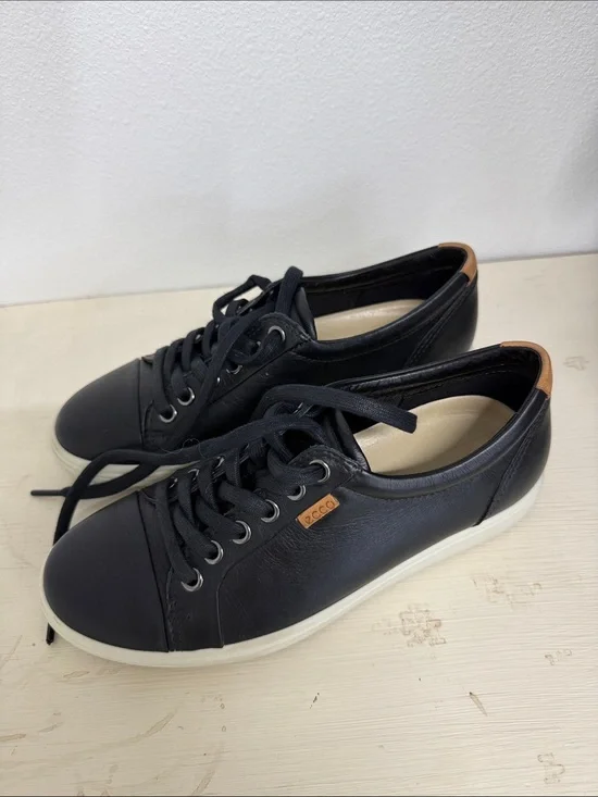 ECCO  Black Leather Lace-Up Sneakers sz 6