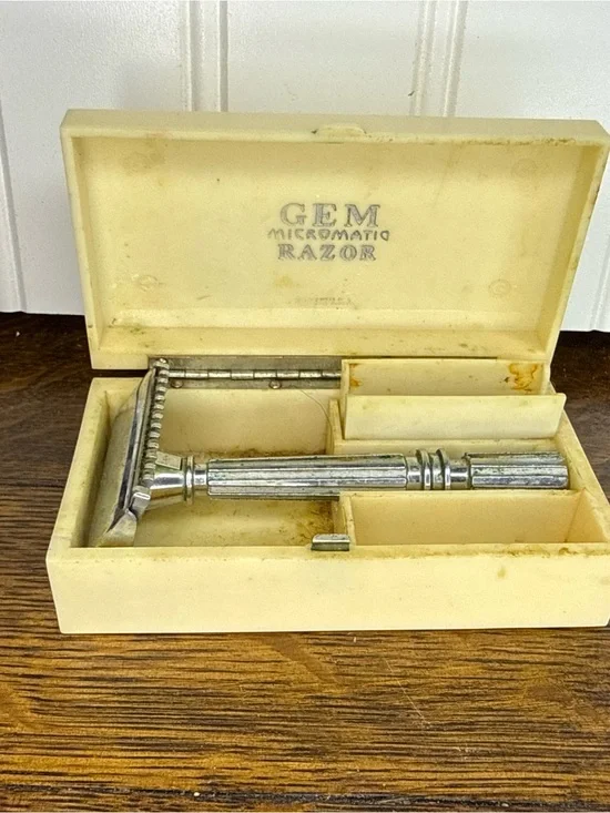 Vintage Gem Silver Micromatic Open Comb - Single Edge Safety Razor in Bakelite C