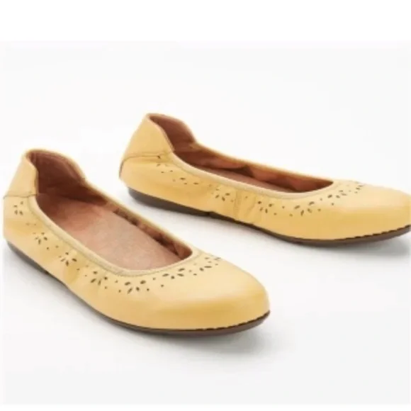 3/$25 Vionic Geneva Perforated Leather Flats size 7