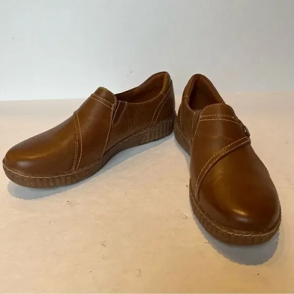 Collection by Clarks Women's slip on Brown Loafers Size 8 1/2