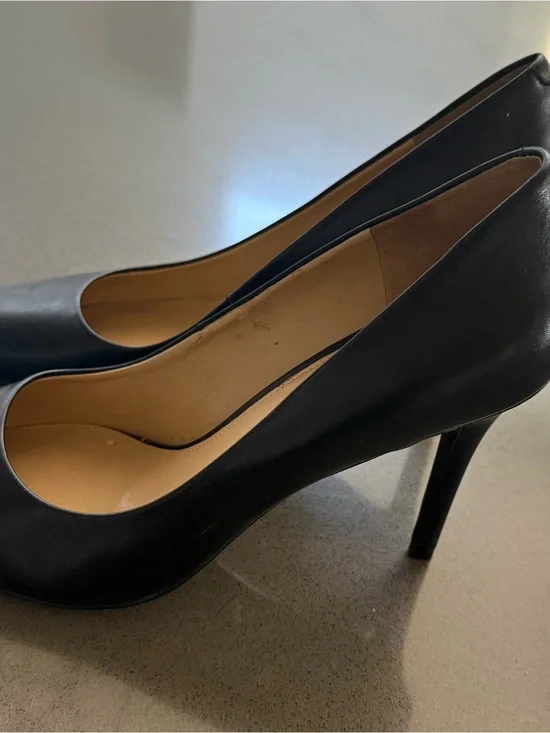 MICHAEL Michael Kors Black Leather Classic Stiletto Pumps