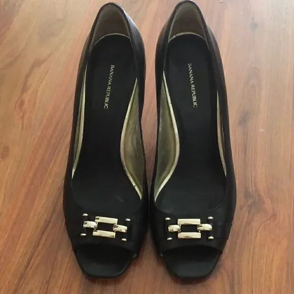 Banana Republic Black good peep toe heels 9