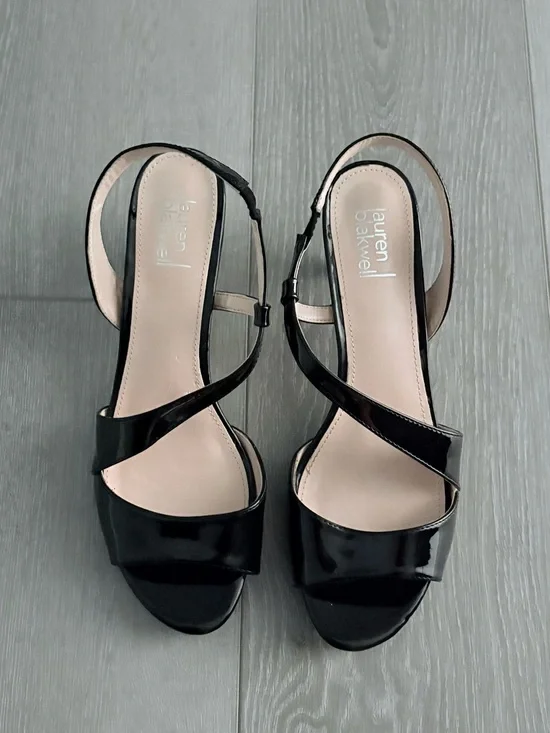 Lauren Blakewell Black Patent Cross-Strap Slingback Heels. Size 8.5