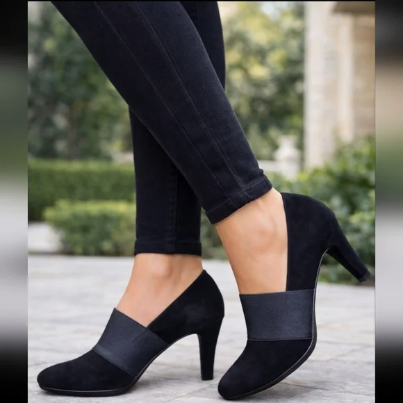 Anne Klein Caileen Modern Minimalist Suede Block Heel Comfort Pumps 10M