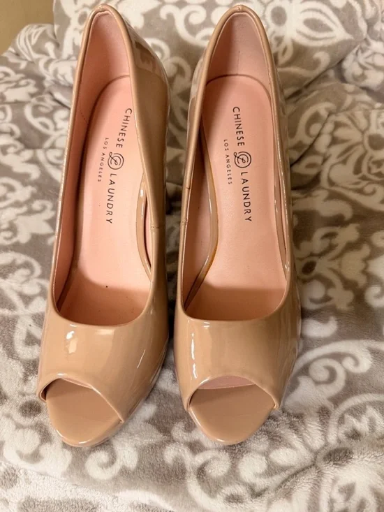 Chinese Laundry Nude Patent Peep Toe Pumps Heels Size 10M New in Box