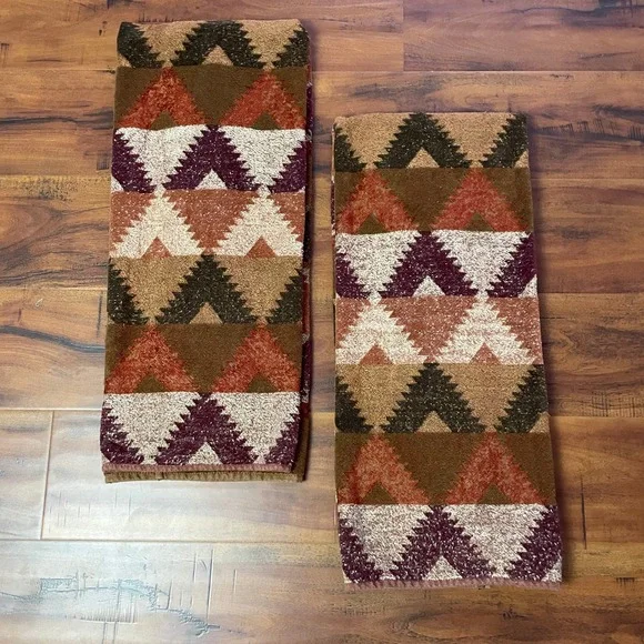 2 Vintage Southwestern Geometric Bath Towels Brown Aztec Desert Serrated Print