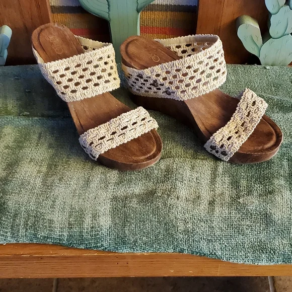 Cato crochet wedges size 8