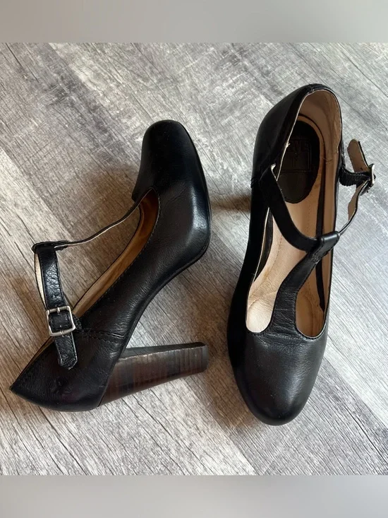 FRYE Betty T Strap Leather Block Heels Women’s Sz 8 M Black