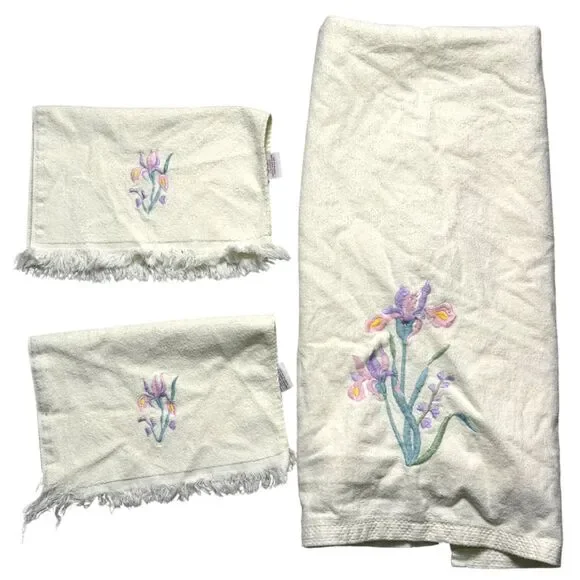 Avanti 1978 Vintage Floral Lily Embroidered Bath Towel Hand Towels Set of 3