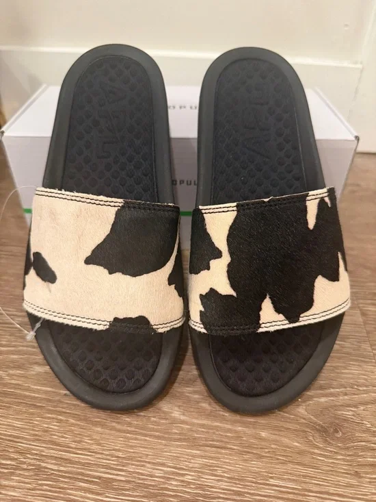 APL Iconic Slide Black White Cow Animal Print Women's Size 6 NEW‎