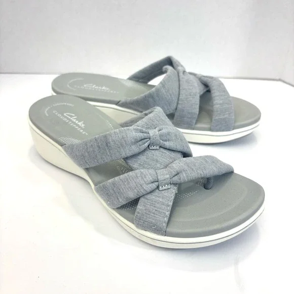NEW Clarks Cloudsteppers Wedge Sandals Womens Size 7M Gray Thong Comfort Knit