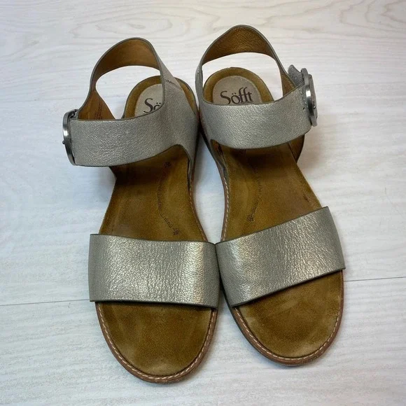 Sofft Womens 10M Sandal Flat Metallic Silver Leather Buckle SF0015897 Comfort