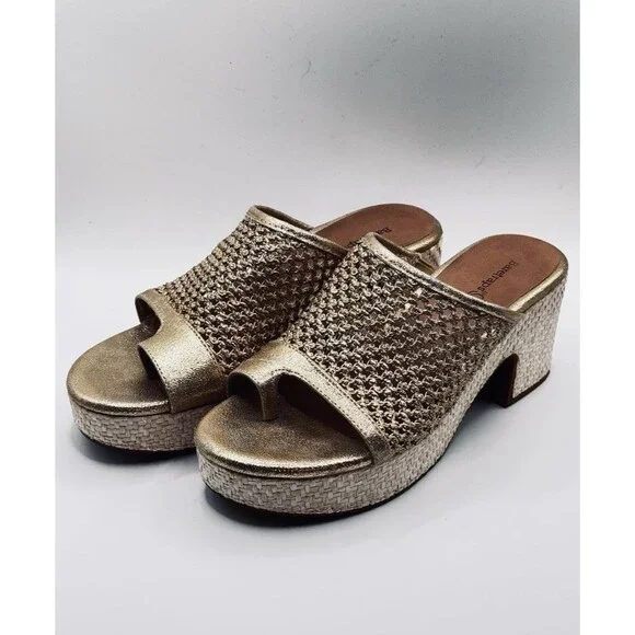 Baretraps Womens Size 7 Gold Metallic Platform Sandals Woven Boho 3” Heel