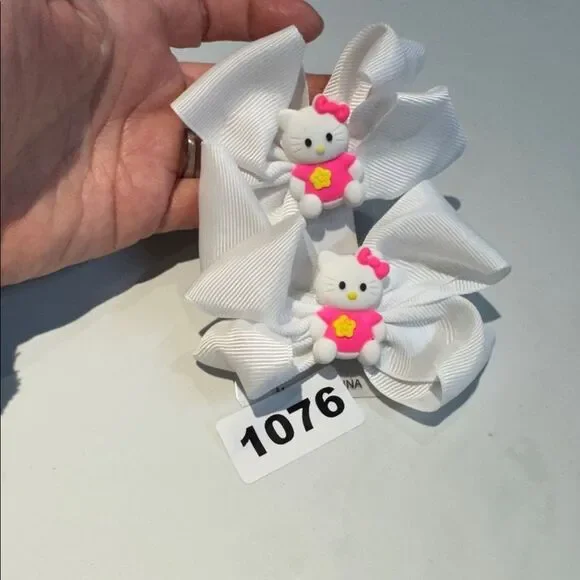 1076 White Color 2 Piece Set Hello‎ Kitty Alligator Clip Hair Bows