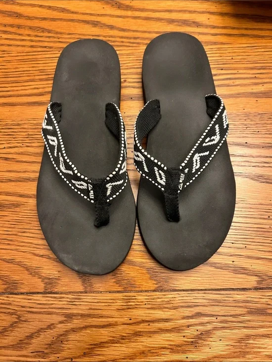 Reef Black Flip Flop Sandals with White Patterned Straps