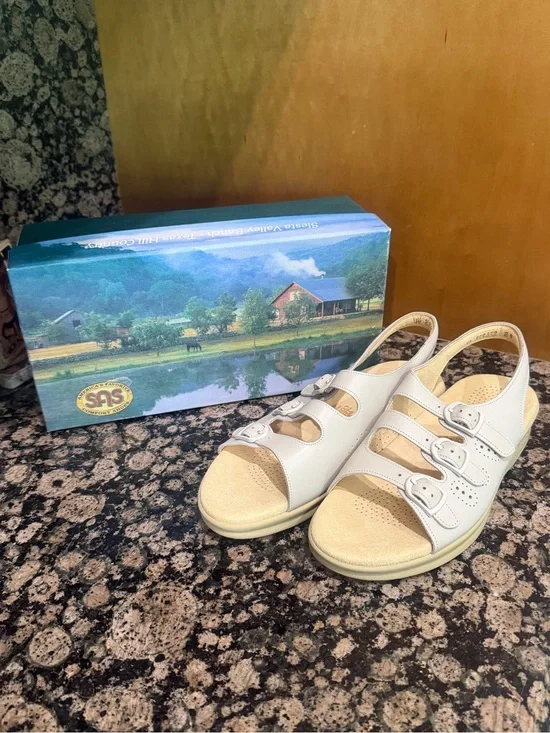 SAS NIB Vintage Trio II Sandals in Bone - Size 8M - Original Papers Included