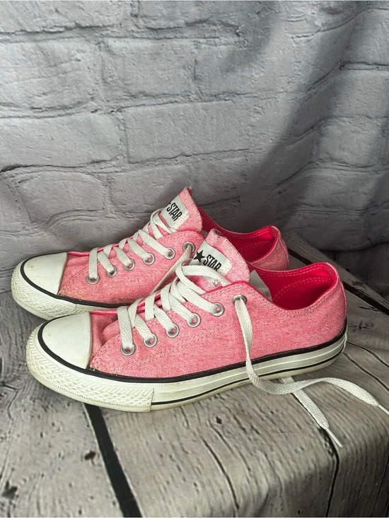 Converse Chuck Taylor All Star Dollcore Barbie Pink Canvas Low Top Sneakers M5W7