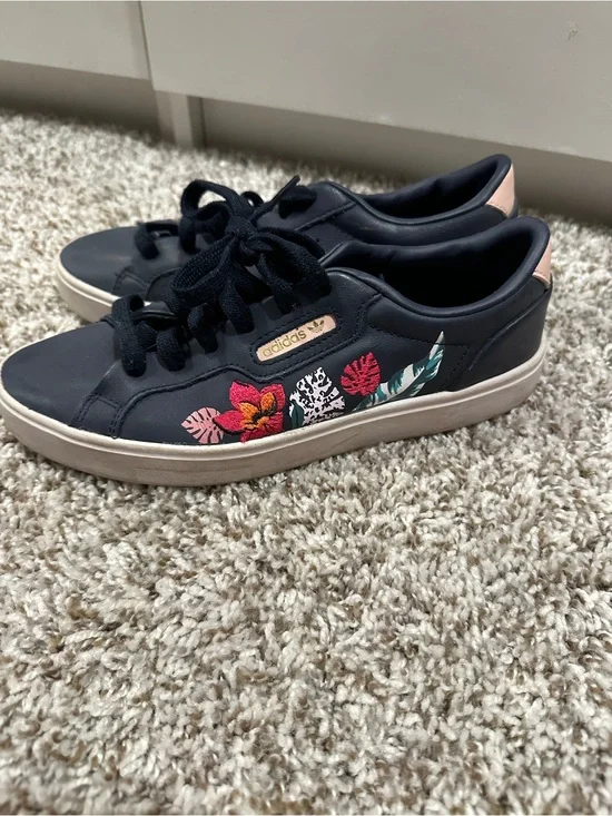 Adidas Women's Navy Floral Embroidered Low-Top Sneakers