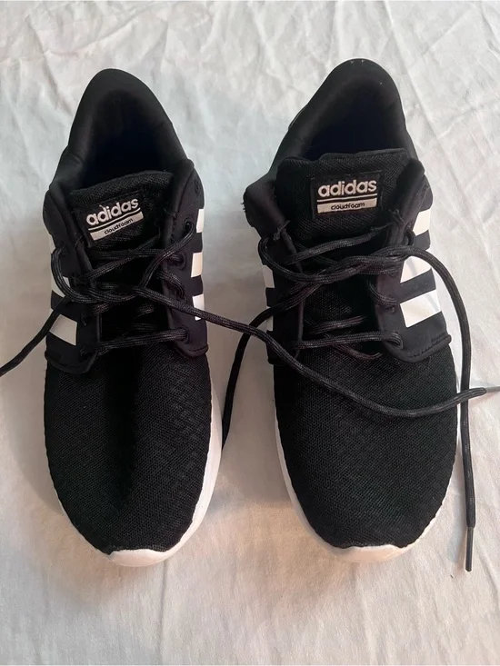 adidas Women’s Cloudfoam Lightweight Black/White Sneakers Size 8.5