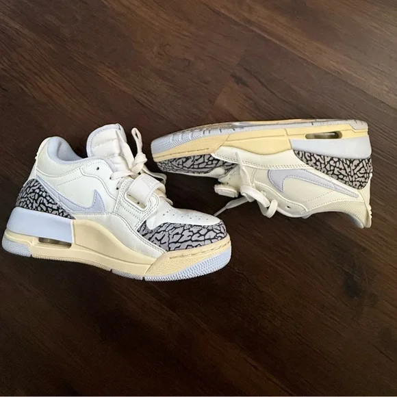 Nike Air Jordan’s Women’s Legacy 312 Low Size 8‎