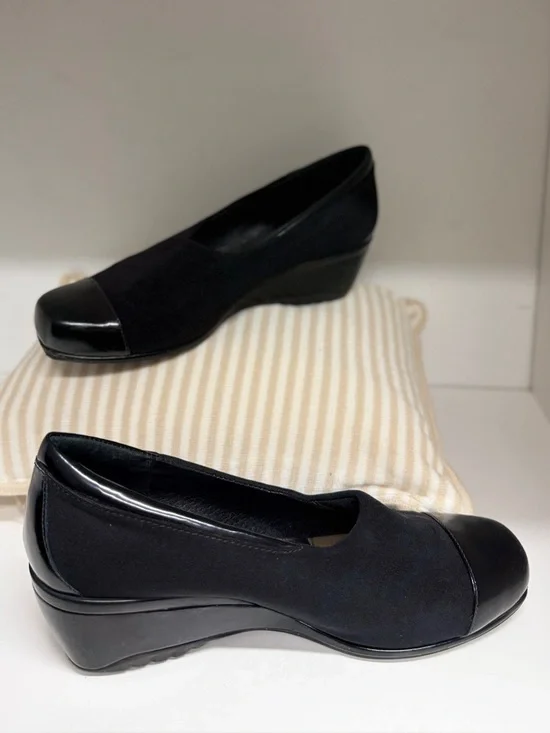 Aetrex Andrea Black Stretch Cap Toe Wedge Comfort Pumps Shoes Size 7.5 EW