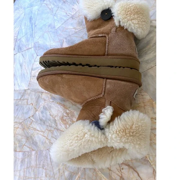 UGG Australia Bailey Button Chestnut Suede Shearling Boots Women Sz 8